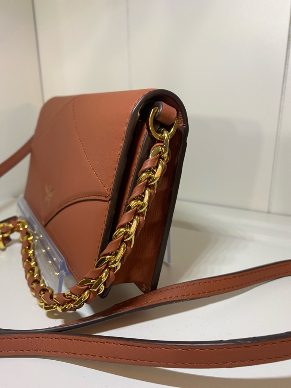 MCM Diamond Chain Wallet In Calfskin - Picture 5 of 11